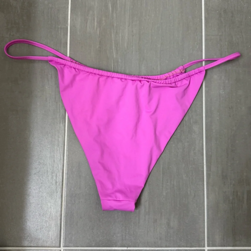 Skims Signature Swim String Bikini Bottom Neon Orchid